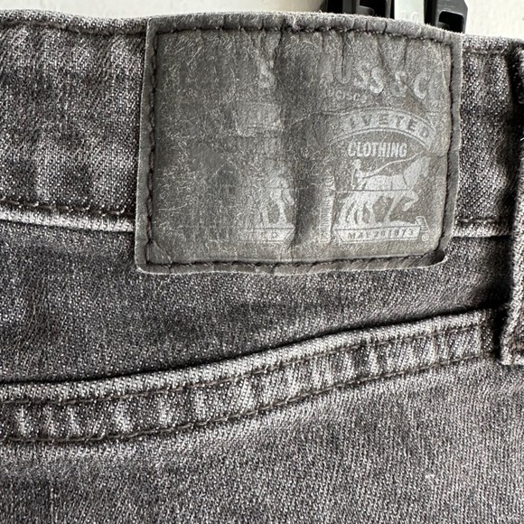 Levi's 721 Black High Rise Distressed Skinny Crop Ladies Denim Jeans, 28 - Picture 7 of 7